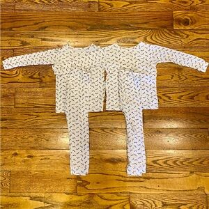 2/$25 GAP - Organic Cotton Pajama Set with Floral Holly Accents - Size 4T